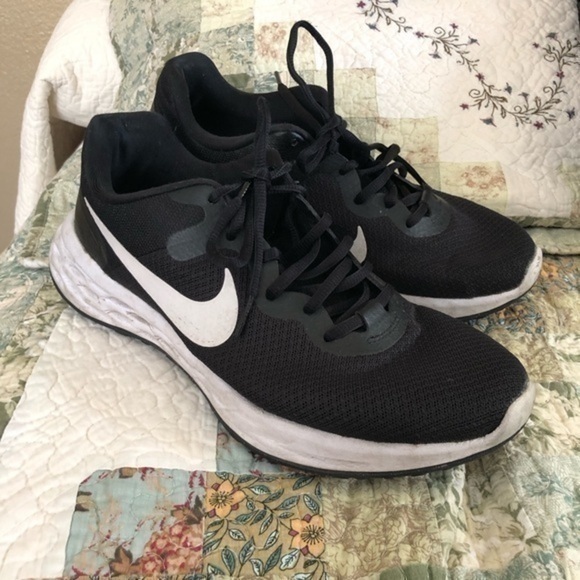 Nike Shoes - Nike Sneakers Size 9